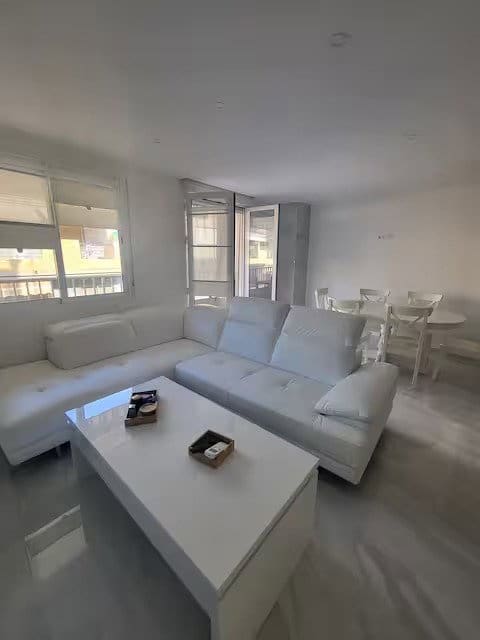 Appartement de 3 chambres à louer à Torrevieja - 1 500 € (Ref: 10160264)
