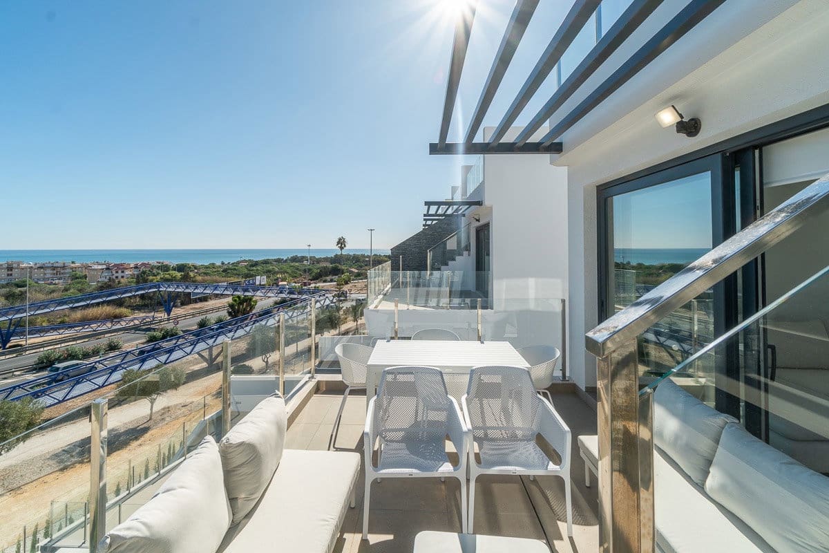 Apartamento de 4 habitaciones en Guardamar del Segura en alquiler con piscina garaje - 2.250 € (Ref: 10160266)