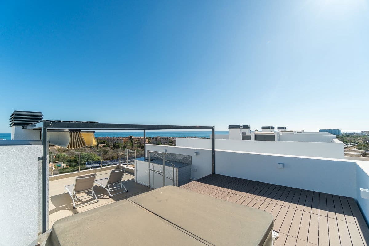 Apartamento de 4 habitaciones en Guardamar del Segura en alquiler con piscina garaje - 2.250 € (Ref: 10160266)