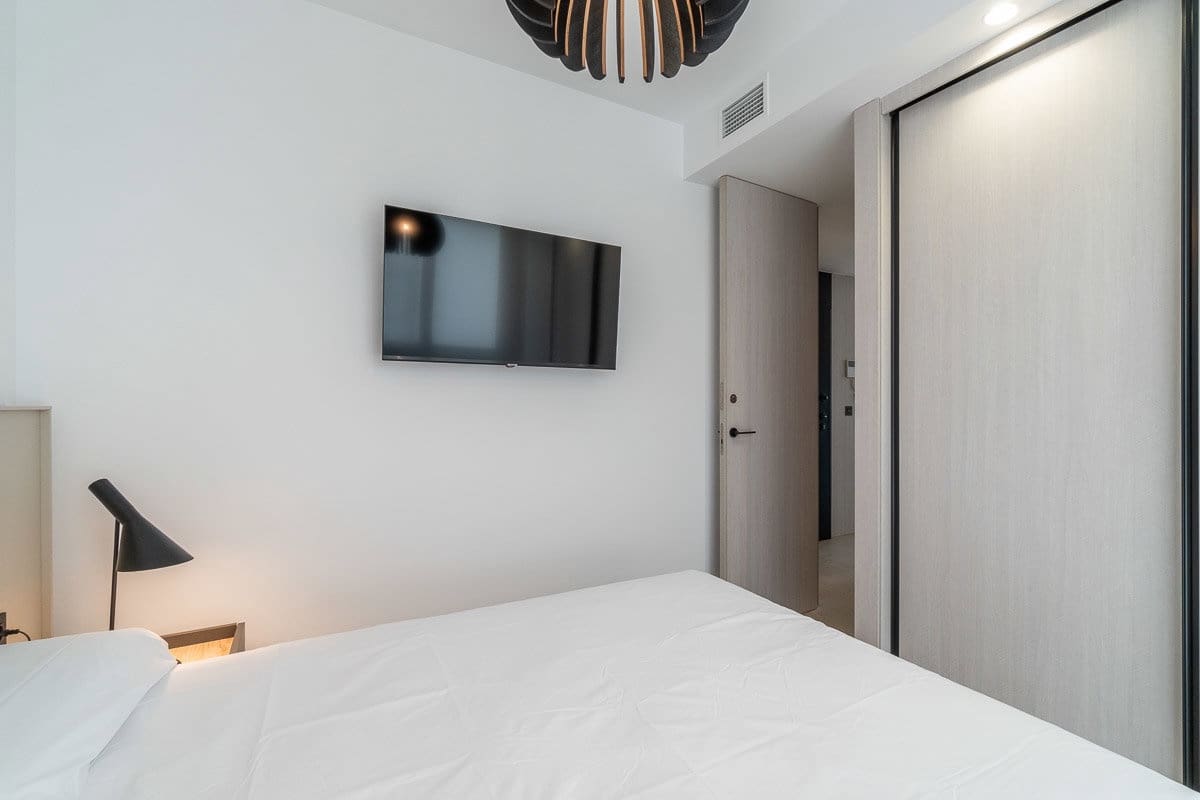Apartamento de 4 habitaciones en Guardamar del Segura en alquiler con piscina garaje - 2.250 € (Ref: 10160266)