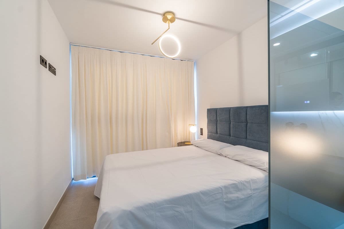 Apartamento de 4 habitaciones en Guardamar del Segura en alquiler con piscina garaje - 2.250 € (Ref: 10160266)