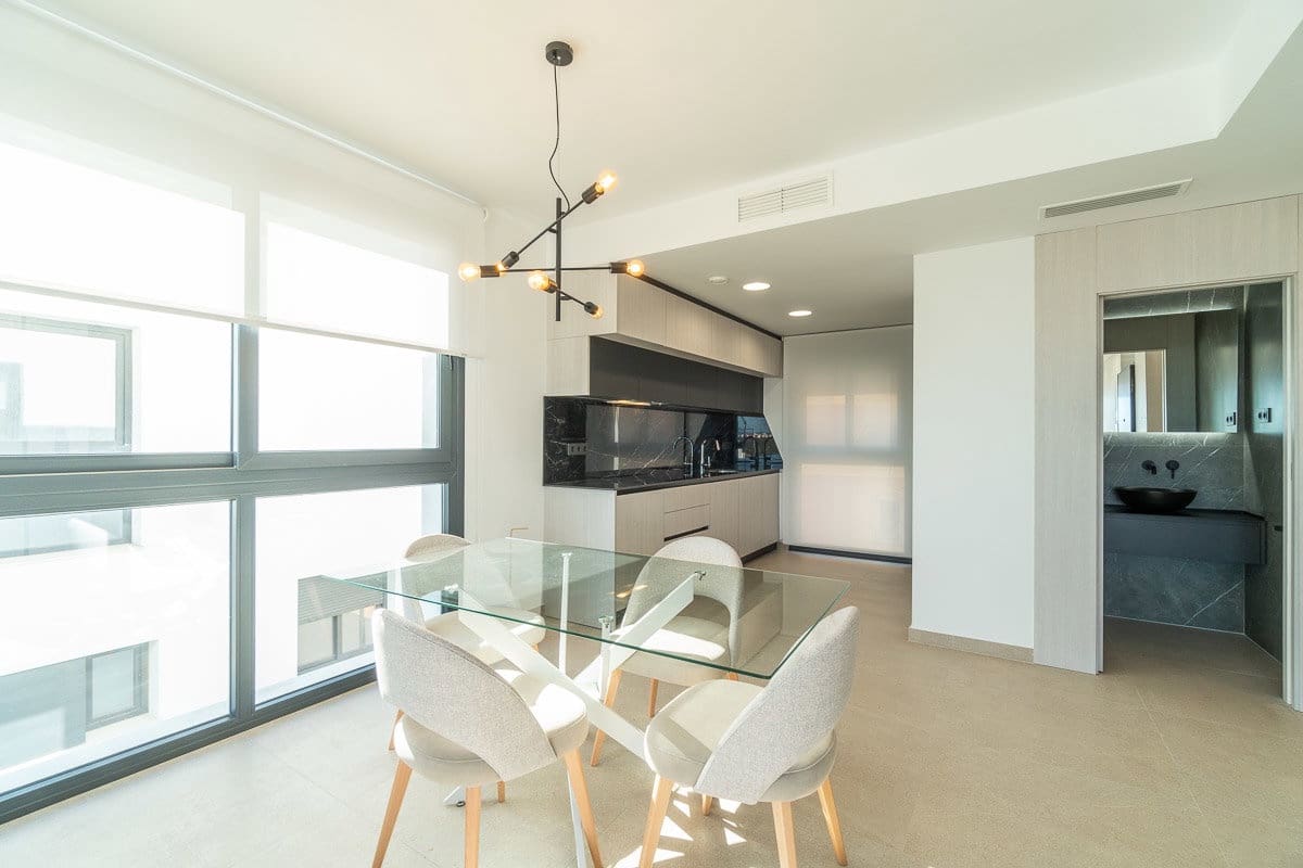 Apartamento de 4 habitaciones en Guardamar del Segura en alquiler con piscina garaje - 2.250 € (Ref: 10160266)