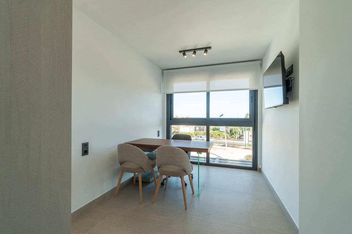 Apartamento de 4 habitaciones en Guardamar del Segura en alquiler con piscina garaje - 2.250 € (Ref: 10160266)