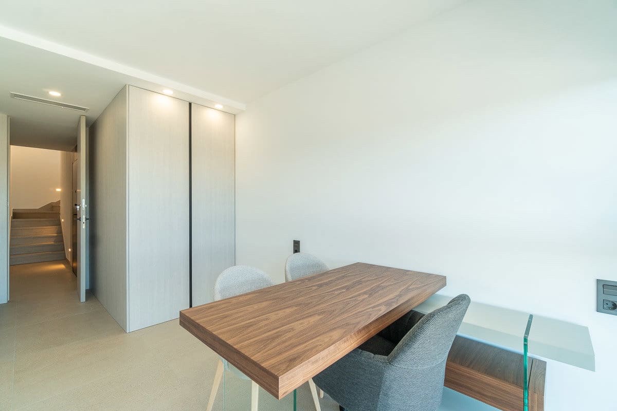 Apartamento de 4 habitaciones en Guardamar del Segura en alquiler con piscina garaje - 2.250 € (Ref: 10160266)