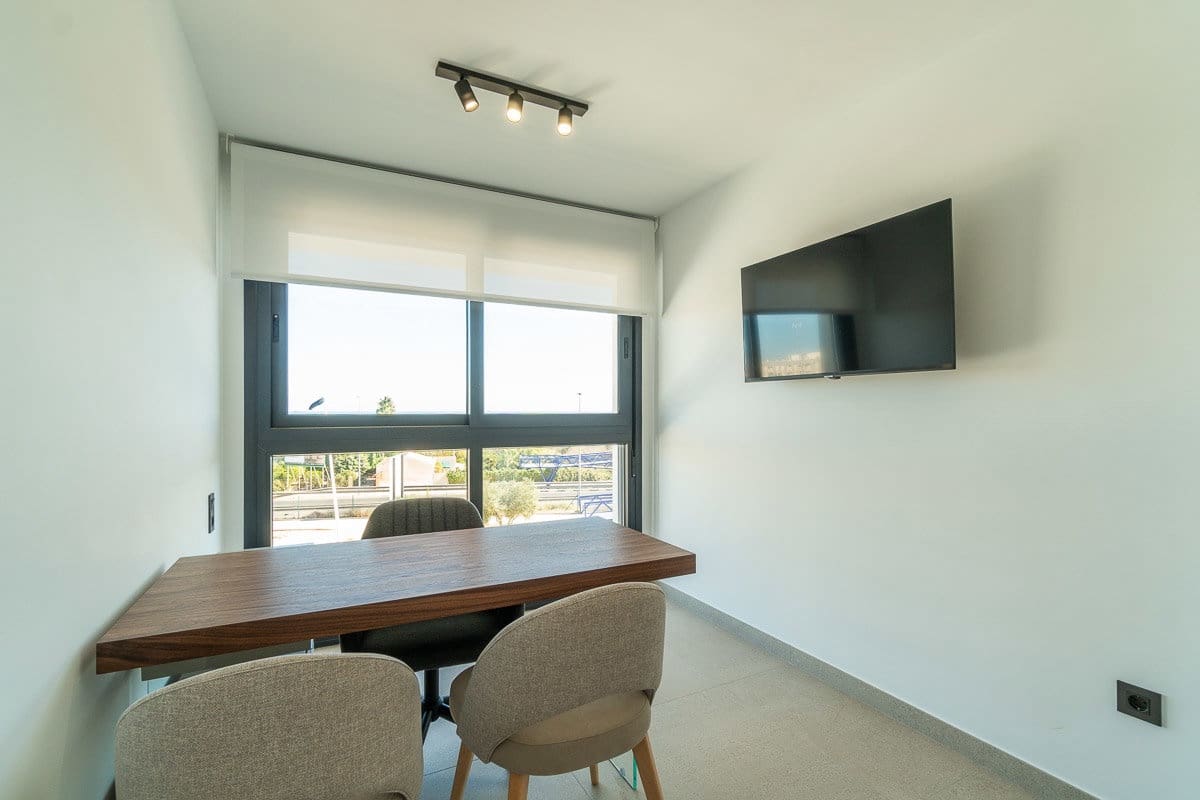 Apartamento de 4 habitaciones en Guardamar del Segura en alquiler con piscina garaje - 2.250 € (Ref: 10160266)