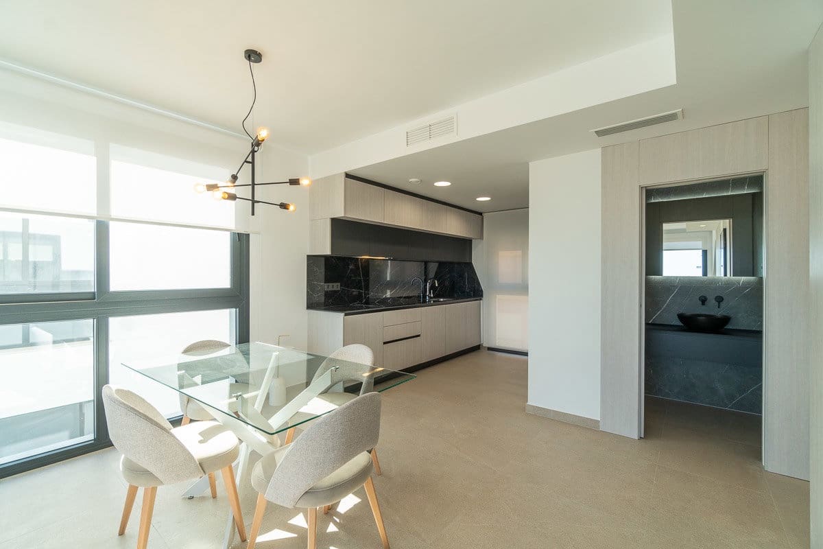 Apartamento de 4 habitaciones en Guardamar del Segura en alquiler con piscina garaje - 2.250 € (Ref: 10160266)