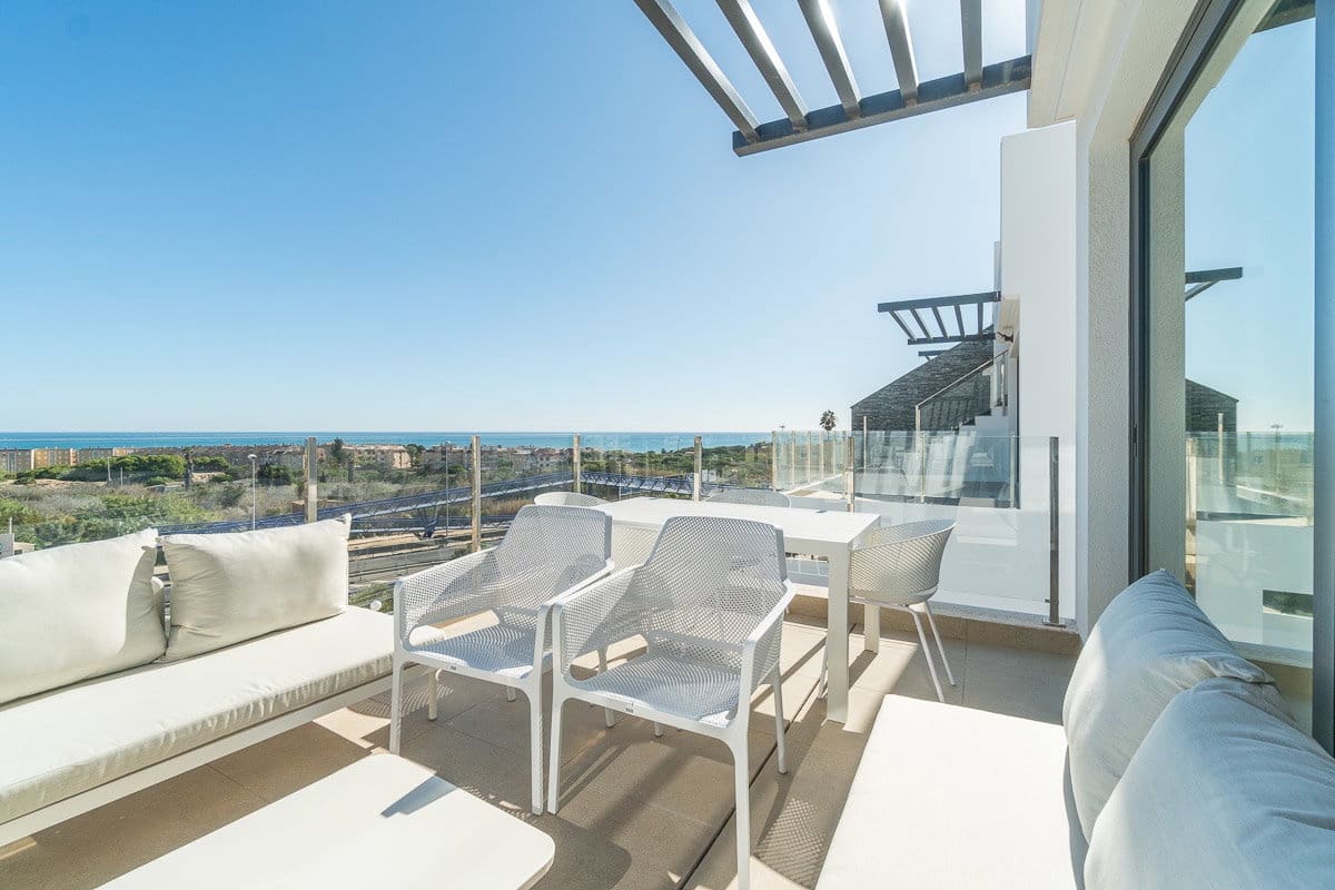 Apartamento de 4 habitaciones en Guardamar del Segura en alquiler con piscina garaje - 2.250 € (Ref: 10160266)