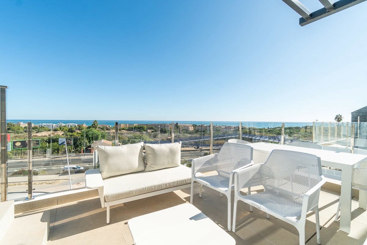 Apartamento de 4 habitaciones en Guardamar del Segura en alquiler con piscina garaje - 2.250 € (Ref: 10160266)