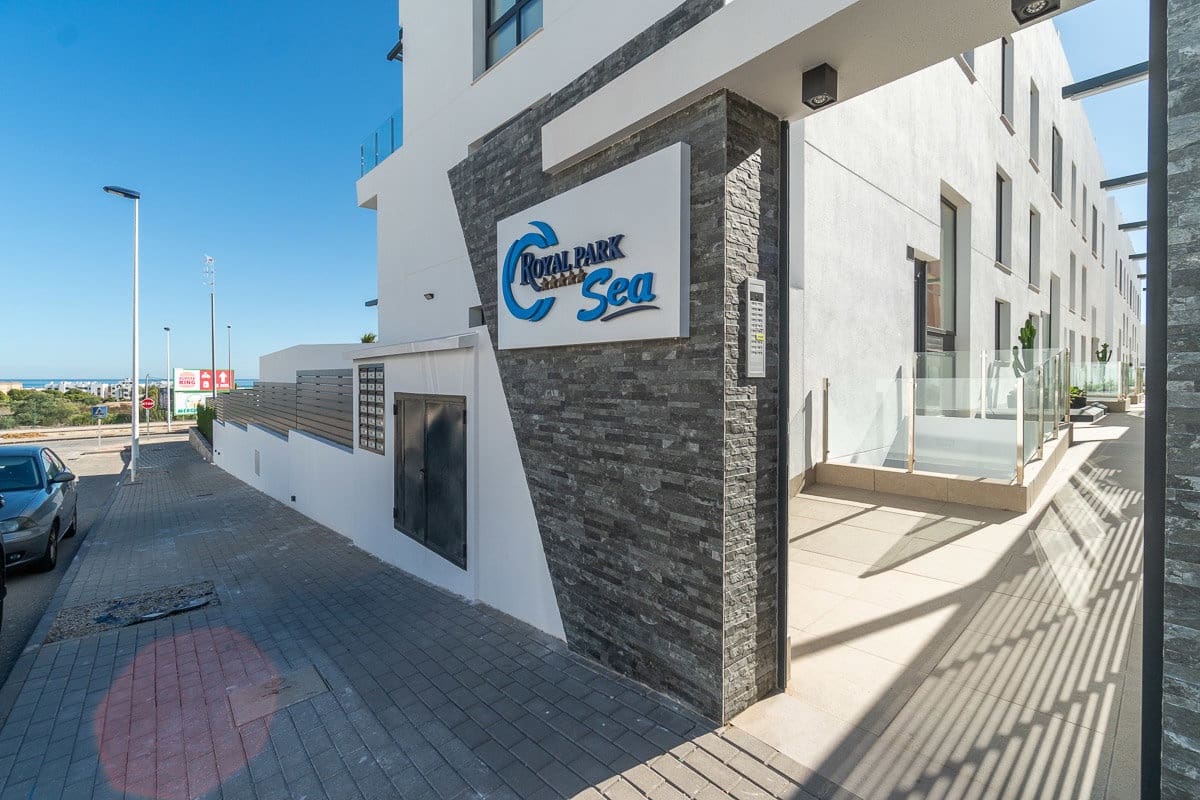 Apartamento de 4 habitaciones en Guardamar del Segura en alquiler con piscina garaje - 2.250 € (Ref: 10160266)
