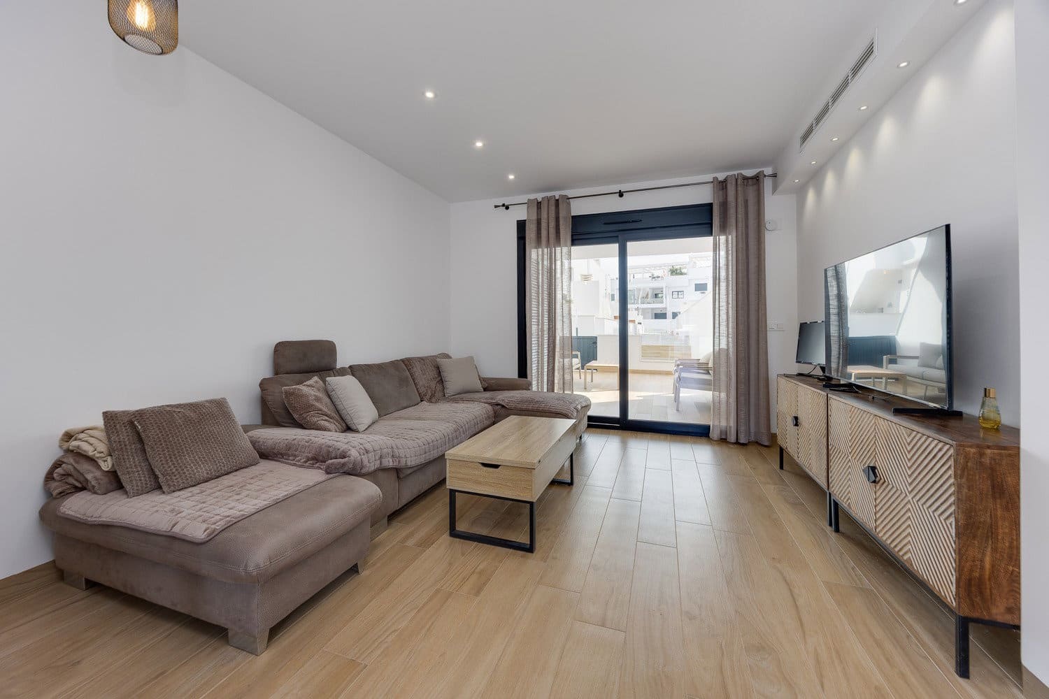 2 camera da letto Appartamento da affittare in Torrevieja con piscina garage - 1.500 € (Rif: 10183862)