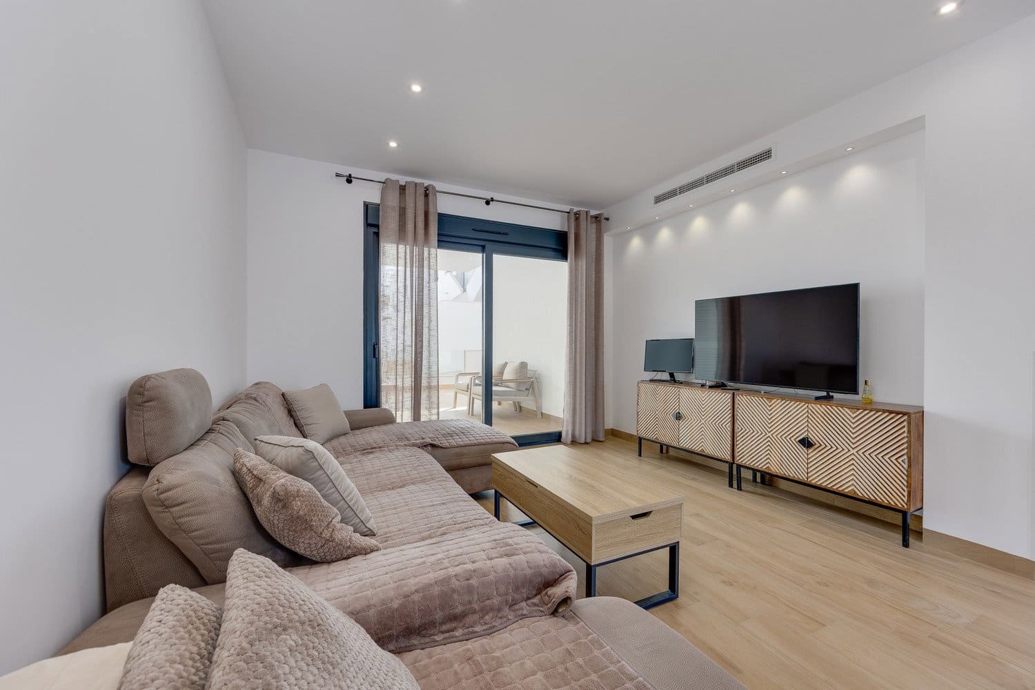 2 camera da letto Appartamento da affittare in Torrevieja con piscina garage - 1.500 € (Rif: 10183862)