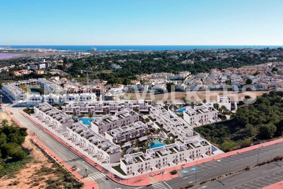 2 bedroom Apartment for sale in Torrevieja with pool garage - € 322,900 (Ref: 7030184)