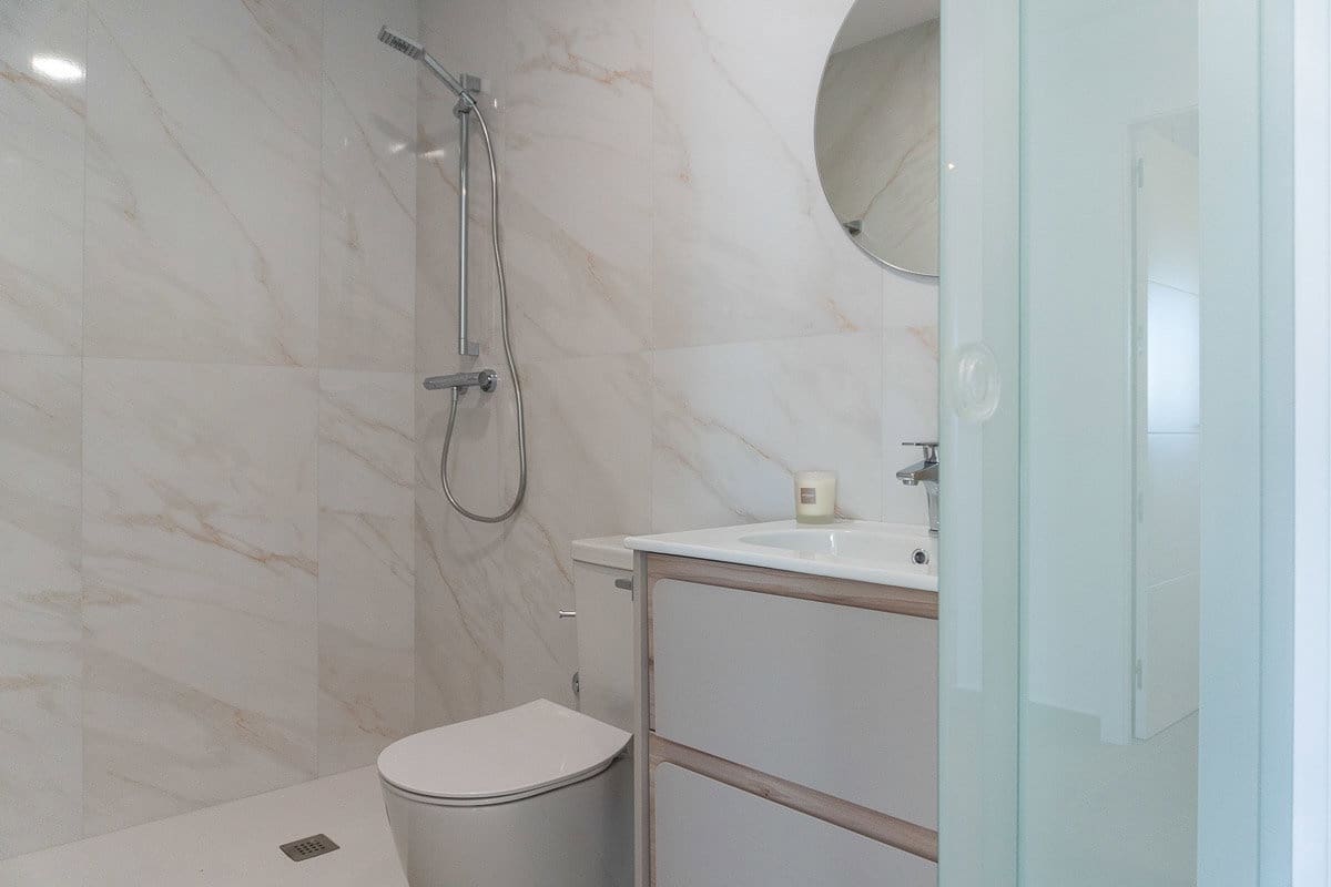 Apartamento de 2 habitaciones en Orihuela Costa en venta con piscina garaje - 325.000 € (Ref: 7030240)