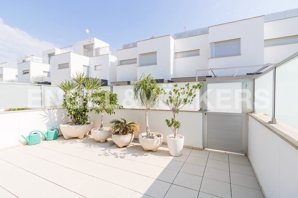 Chalet de 5 habitaciones en Guardamar del Segura en venta con piscina - 594.000 € (Ref: 7030262)