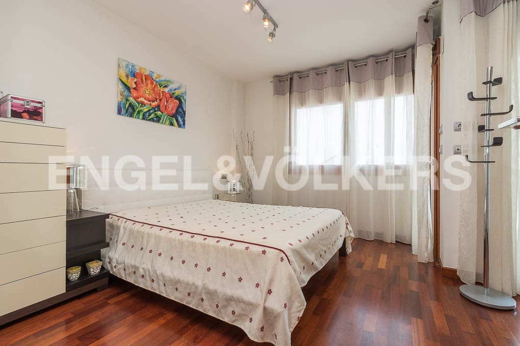 Chalet de 5 habitaciones en Guardamar del Segura en venta con piscina - 594.000 € (Ref: 7030262)