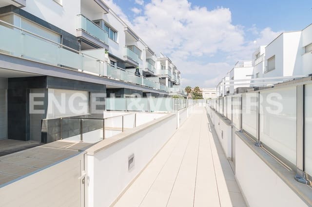 Chalet de 5 habitaciones en Guardamar del Segura en venta con piscina - 594.000 € (Ref: 7030262)