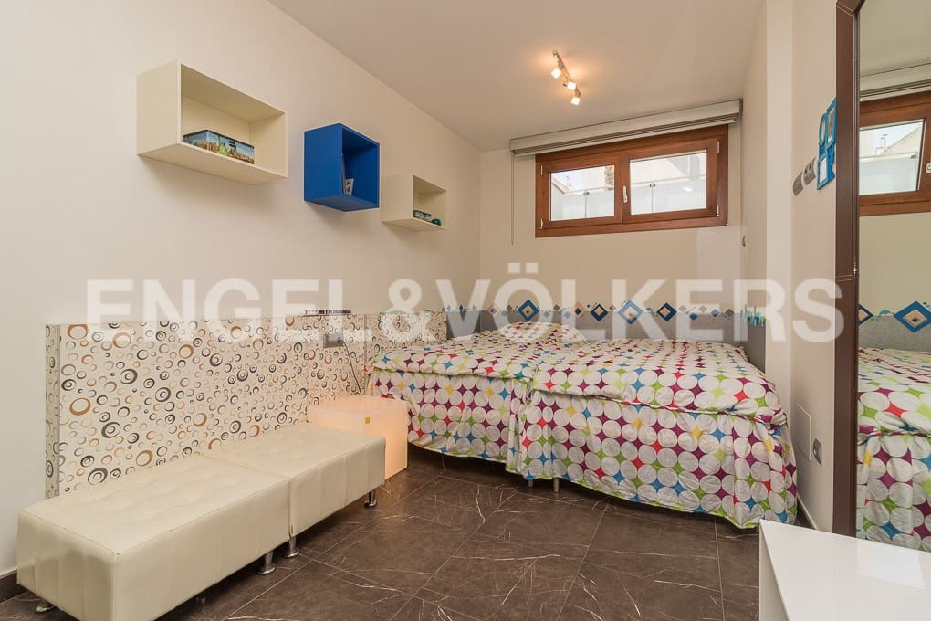 Chalet de 5 habitaciones en Guardamar del Segura en venta con piscina - 594.000 € (Ref: 7030262)