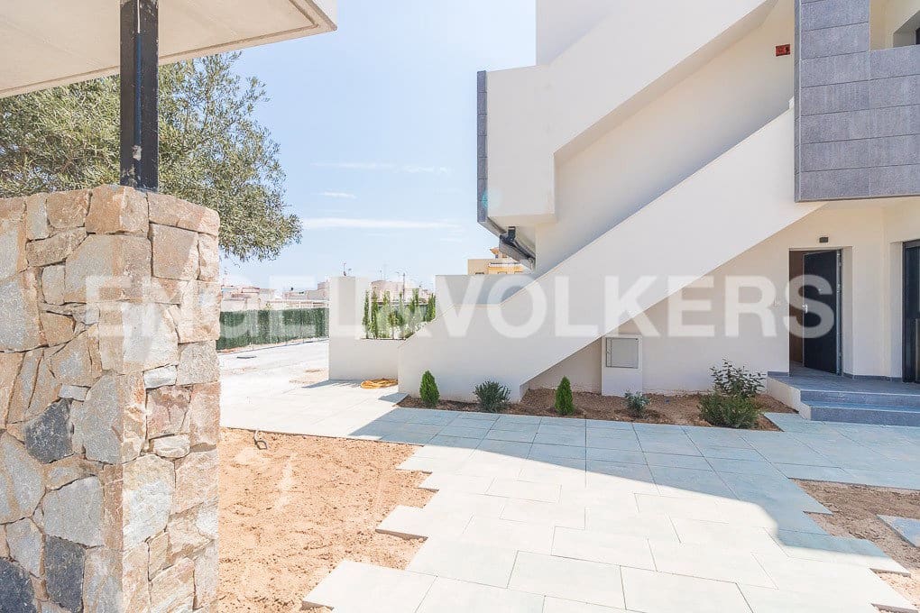 3 soveværelse Lejlighed til salg i Torrevieja med swimmingpool garage - € 330.000 (Ref: 7030269)