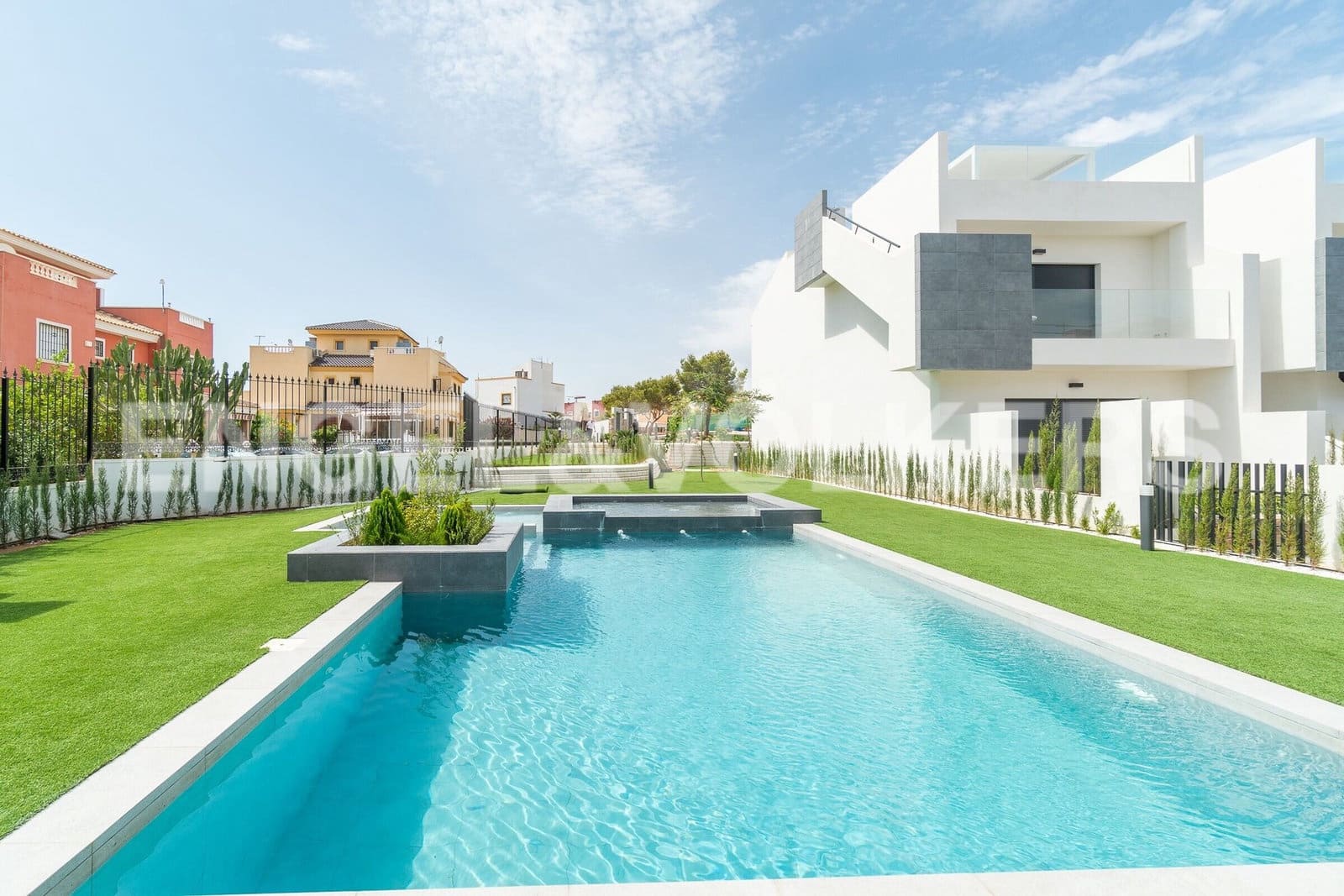 3 soveværelse Lejlighed til salg i Torrevieja med swimmingpool garage - € 330.000 (Ref: 7030269)