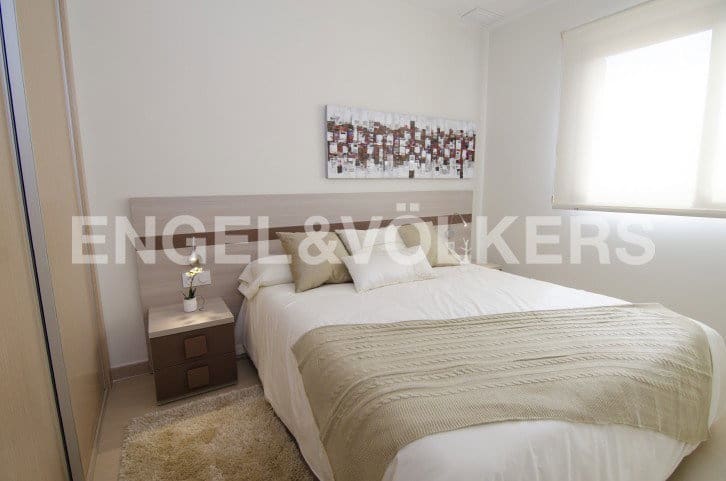 Apartamento de 3 habitaciones en Torrevieja en venta con piscina garaje - 229.000 € (Ref: 7030274)