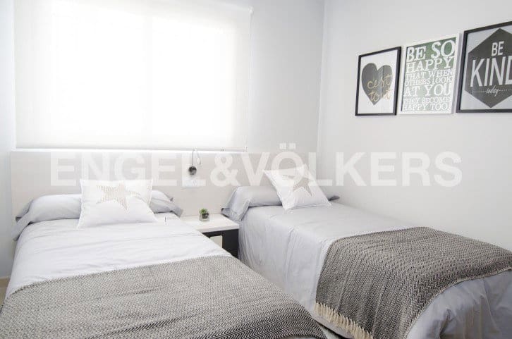 Apartamento de 3 habitaciones en Torrevieja en venta con piscina garaje - 229.000 € (Ref: 7030274)