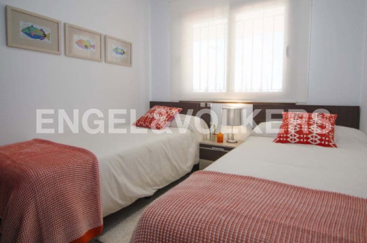 Apartamento de 3 habitaciones en Torrevieja en venta con piscina garaje - 229.000 € (Ref: 7030274)