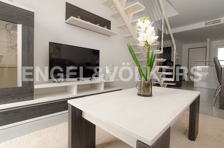 Apartamento de 3 habitaciones en Torrevieja en venta con piscina garaje - 229.000 € (Ref: 7030274)