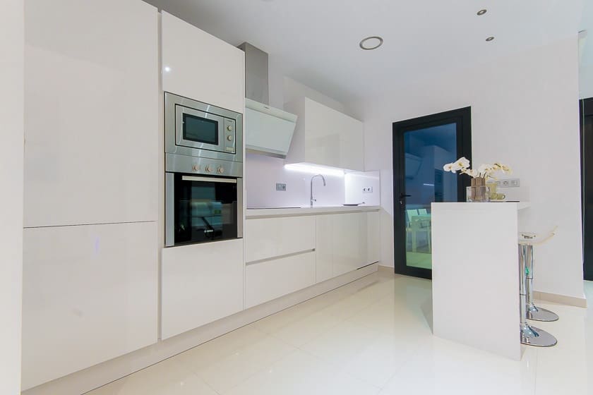 Chalet de 3 habitaciones en Pilar de la Horadada en venta con piscina - 399.000 € (Ref: 7030293)