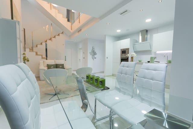 Chalet de 3 habitaciones en Pilar de la Horadada en venta con piscina - 399.000 € (Ref: 7030293)