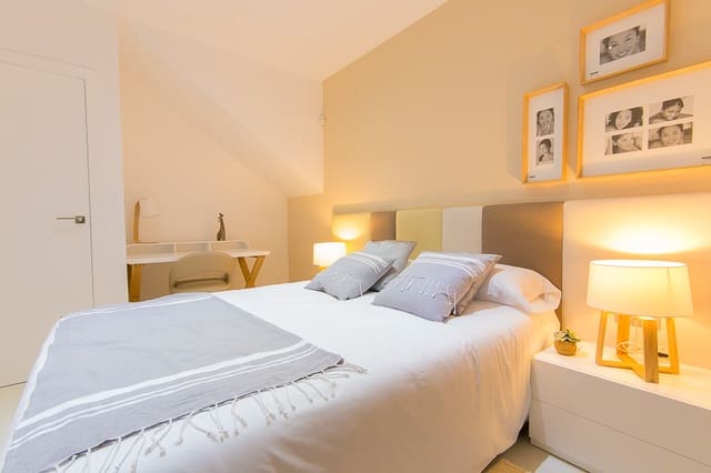 Chalet de 3 habitaciones en Pilar de la Horadada en venta con piscina - 399.000 € (Ref: 7030293)