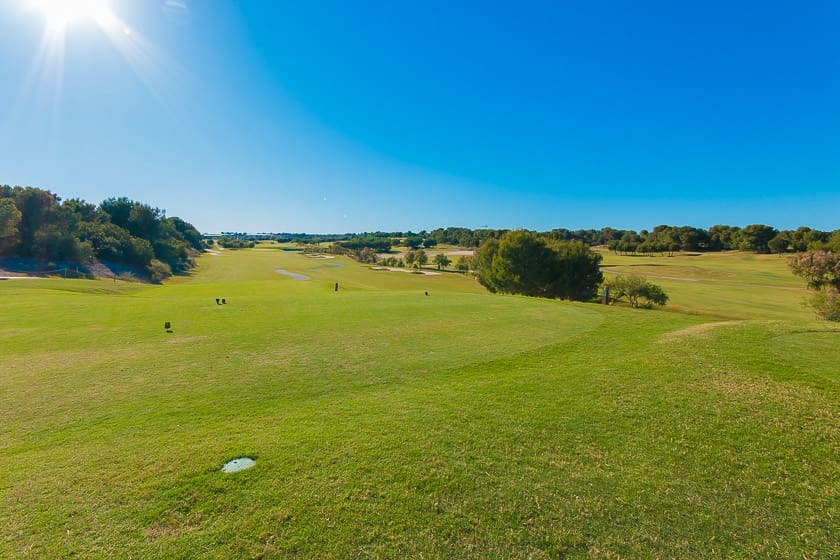 Chalet de 3 habitaciones en Pilar de la Horadada en venta con piscina - 399.000 € (Ref: 7030293)