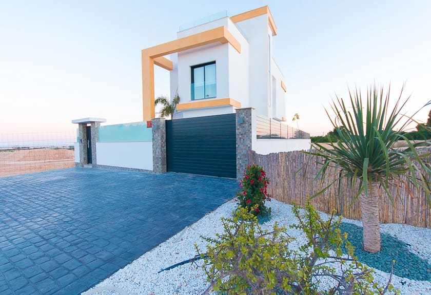 Chalet de 3 habitaciones en Pilar de la Horadada en venta con piscina - 399.000 € (Ref: 7030293)