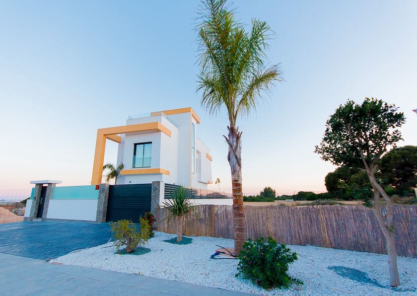 Chalet de 3 habitaciones en Pilar de la Horadada en venta con piscina - 399.000 € (Ref: 7030293)