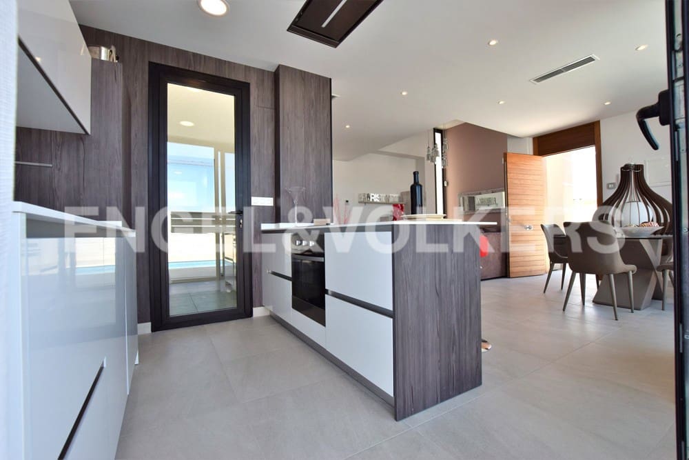 3 bedroom Villa for sale in Los Montesinos with pool - € 405,900 (Ref: 7030296)