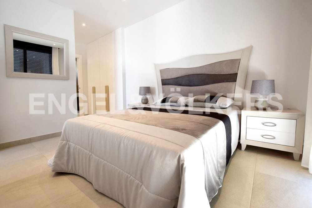 3 bedroom Villa for sale in Los Montesinos with pool - € 405,900 (Ref: 7030296)