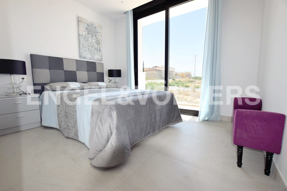 3 bedroom Villa for sale in Los Montesinos with pool - € 405,900 (Ref: 7030296)