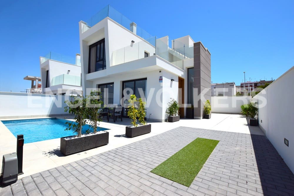 3 bedroom Villa for sale in Los Montesinos with pool - € 405,900 (Ref: 7030296)