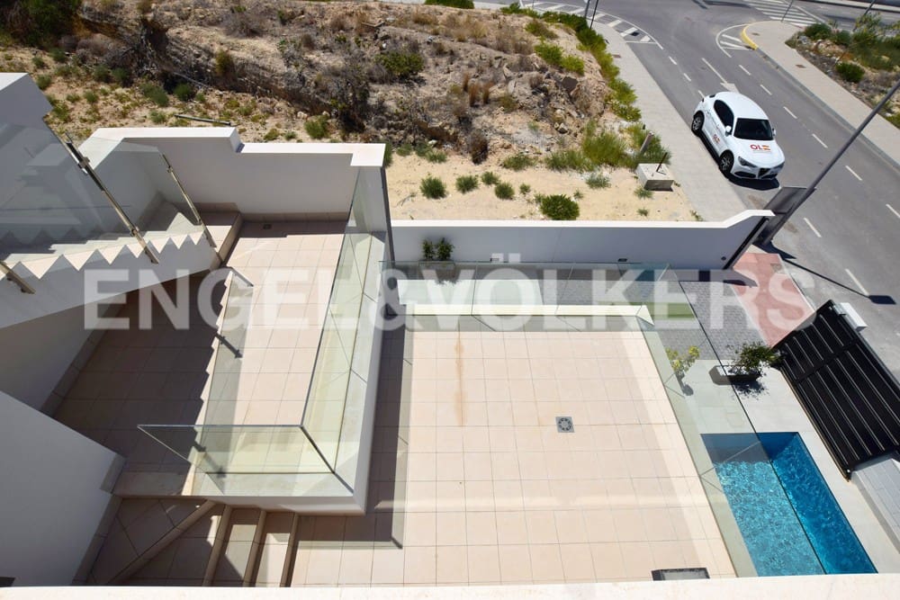 3 bedroom Villa for sale in Los Montesinos with pool - € 405,900 (Ref: 7030296)