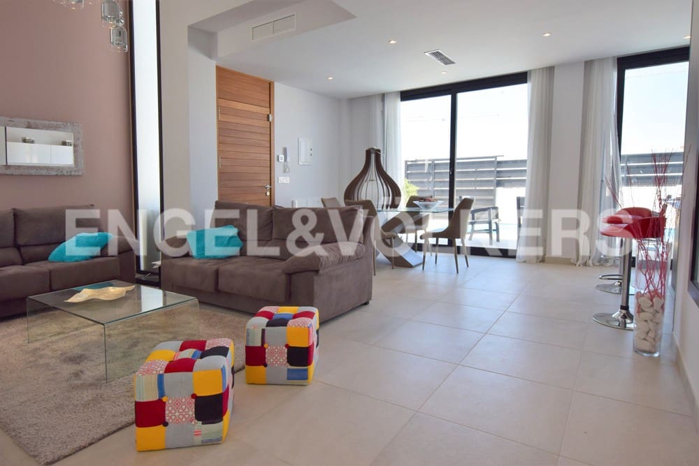 3 bedroom Villa for sale in Los Montesinos with pool - € 405,900 (Ref: 7030296)