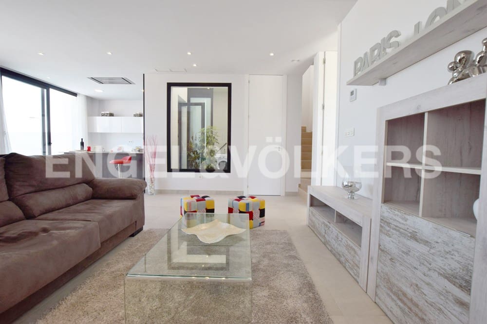 3 bedroom Villa for sale in Los Montesinos with pool - € 405,900 (Ref: 7030296)