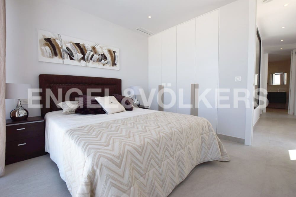 3 bedroom Villa for sale in Los Montesinos with pool - € 405,900 (Ref: 7030296)