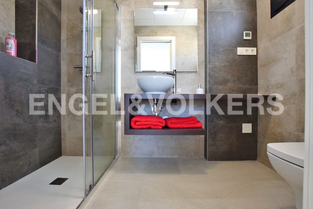 3 bedroom Villa for sale in Los Montesinos with pool - € 405,900 (Ref: 7030296)