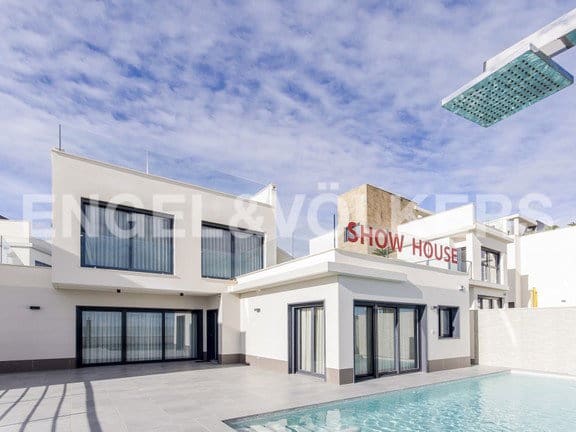 4 bedroom Villa for sale in San Miguel de Salinas with pool garage - € 699,000 (Ref: 7030301)