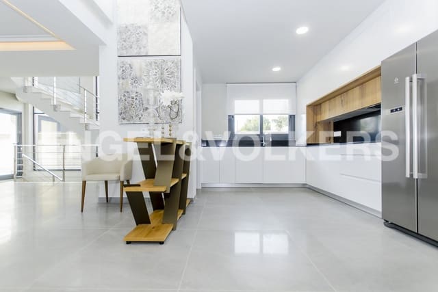 4 bedroom Villa for sale in San Miguel de Salinas with pool garage - € 699,000 (Ref: 7030301)