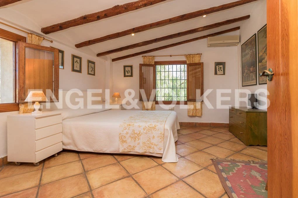 6 bedroom Villa for sale in San Miguel de Salinas with pool garage - € 800,000 (Ref: 7030307)