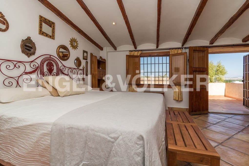 6 bedroom Villa for sale in San Miguel de Salinas with pool garage - € 800,000 (Ref: 7030307)