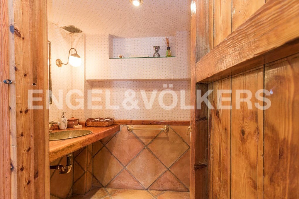 6 bedroom Villa for sale in San Miguel de Salinas with pool garage - € 800,000 (Ref: 7030307)