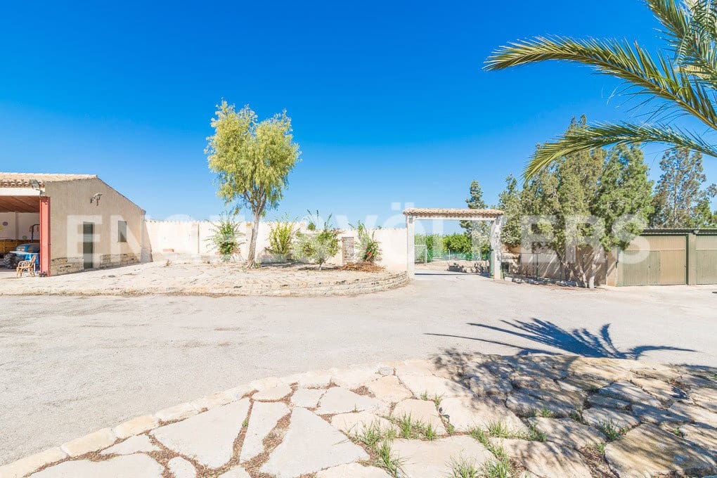 6 bedroom Villa for sale in San Miguel de Salinas with pool garage - € 800,000 (Ref: 7030307)