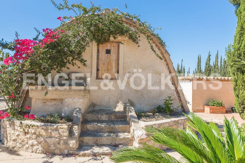 6 bedroom Villa for sale in San Miguel de Salinas with pool garage - € 800,000 (Ref: 7030307)