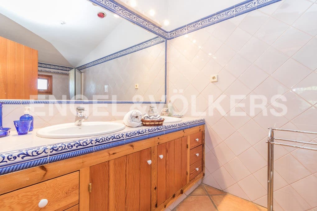 6 bedroom Villa for sale in San Miguel de Salinas with pool garage - € 800,000 (Ref: 7030307)